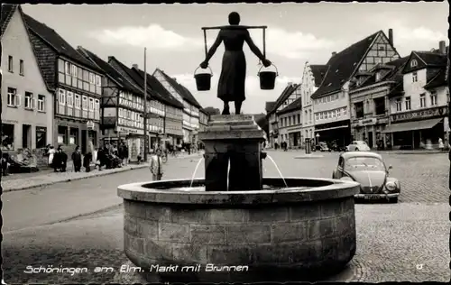 Ak Schöningen am Elm Niedersachsen, Markt mit Brunnen