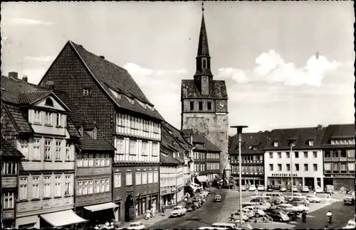 Ak Osterode am Harz, Marktplatz, Turm, Turmuhr, Parkplatz, Autos