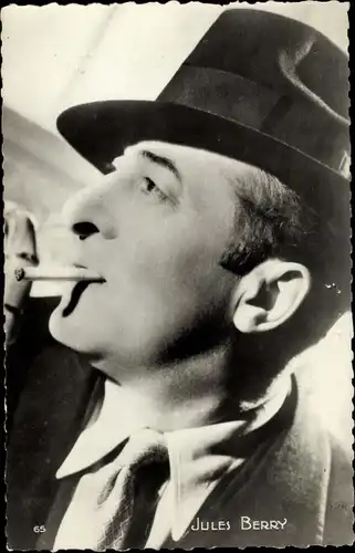 Ak Schauspieler Jules Berry, Portrait, Zigarette