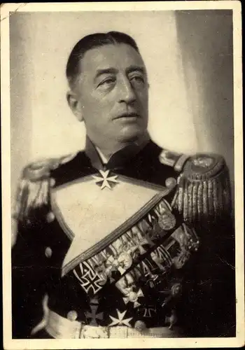 Foto Fregattenkapitän Felix Graf von Luckner, Seeteufel, Portrait in Uniform, Orden