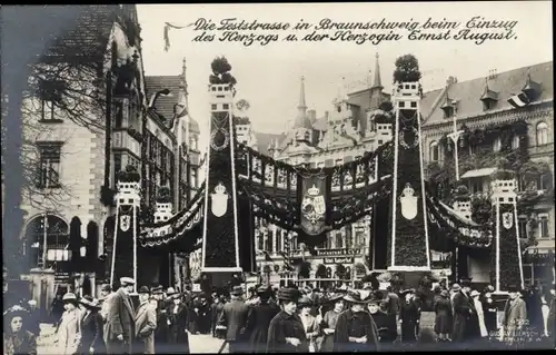 Ak Braunschweig in Niedersachsen, Feststraße, Einzug des Heruogs un der Herzogin Ernst August