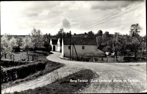 Ak Berg und Terblijt Limburg Niederlande, Wegepartie