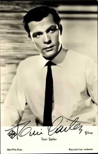 Ak Schauspieler und Skirennläufer Toni Sailer, Portrait, Ufa Film, Der schwarze Blitz, Autogramm