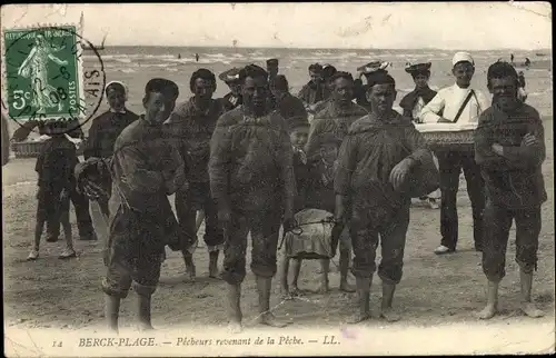 Ak Berck Plage Pas de Calais, Fischer, die vom Angeln zurückkehren