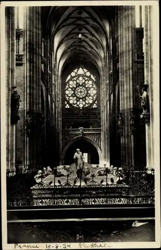 Ak Praha Prag Tschechien, Blick aus dem Presbyterium in das Schiff des Domes