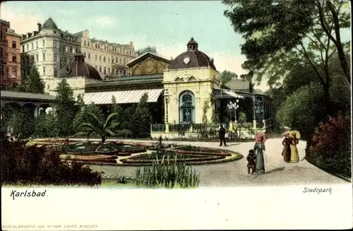 Ak Karlsbad Tschechien, Partie im Stadtpark