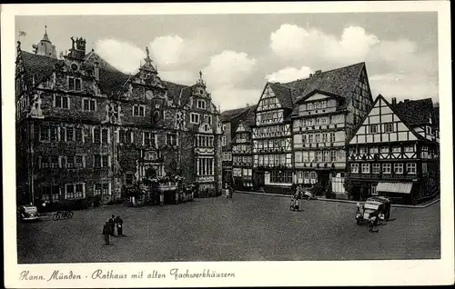 Ak Hann. Münden in Niedersachsen, Rathaus, alte Fachwerkhäuser, Lieferwagen