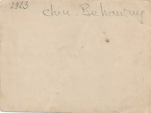 Foto China, Chinese neben seiner provisorischen Behausung