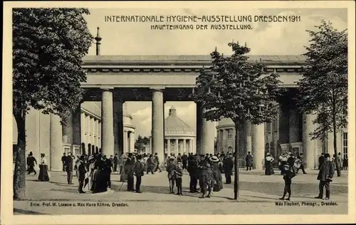 Ak Dresden, Internationale Hygiene Ausstellung 1911, Haupteingang, Passanten