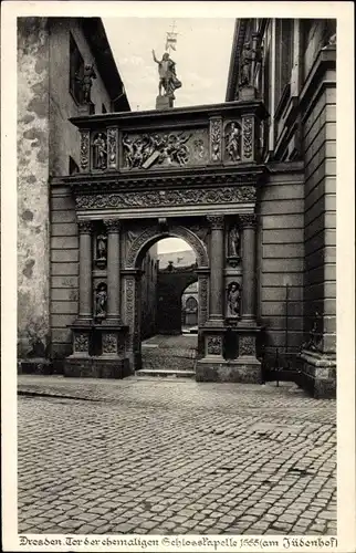 Ak Dresden Altstadt, Tor der ehemaligen Schlosskapelle