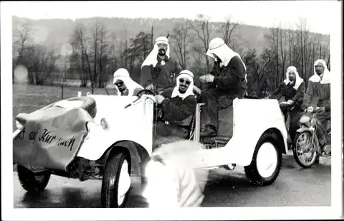 Foto Ak Malsch in Baden, Auf dem Weg zur Kur, Männer in arabischer Verkleidung, Auto, Motorräder