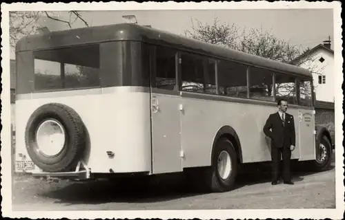 Foto Autobus, Mann im Anzug