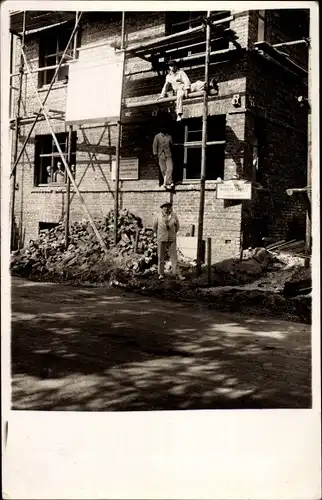 Foto Ak Wald im Rheinland Solingen, Baustelle, Hausbau, Bauarbeiter