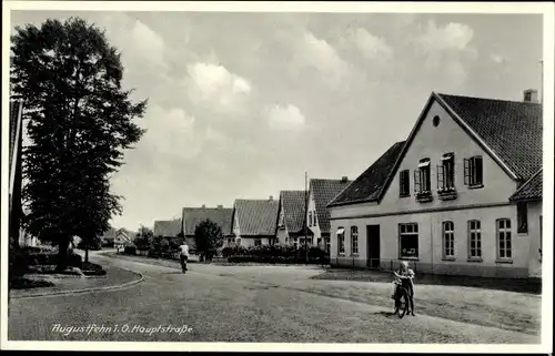 Ak Augustfehn Apen in Oldenburg Ammerland, Hauptstraße, Radfahrer