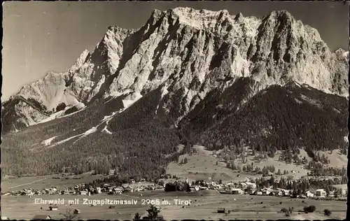 Ak Ehrwald in Tirol, Panoramablick mit Zugspitzmassiv