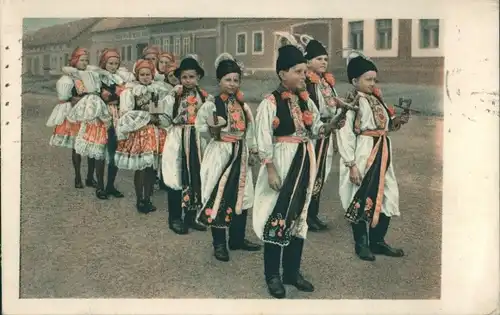 Ak Kinder in tschechischer Tracht, Gruppenbild