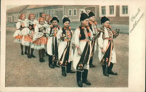 Ak Glückwunsch Ostern, Kinder in tschechischer Tracht, Gruppenbild