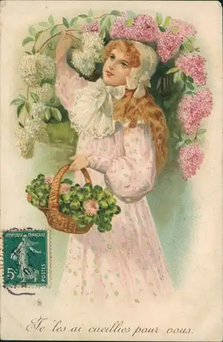 Ak Mädchen in weißem Kleid, Blumen, Korb, Glücksklee