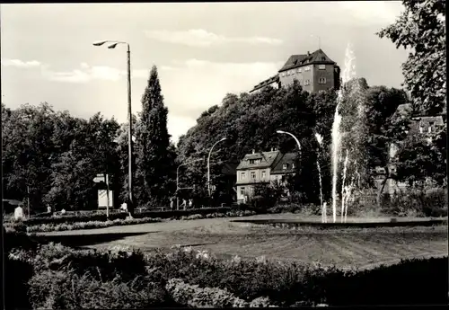 Foto Ak Greiz im Vogtland, Schloss, Springbrunnen