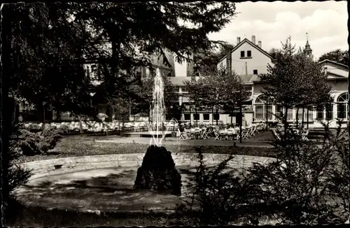 Ak Königsborn Unna im Ruhrgebiet, Hotel Kurhaus, Springbrunnen