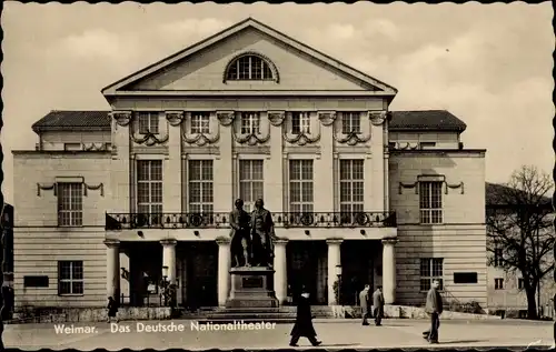 Ak Weimar in Thüringen, Deutsches Nationaltheater, Goethe-Schiller-Denkmal