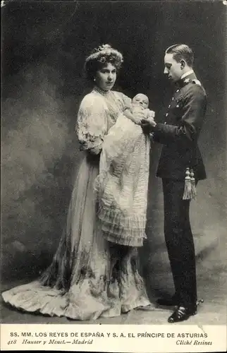 Ak Alfonso XIII, König Alfons XIII. von Spanien, Victoria Eugénie von Battenberg, Sohn