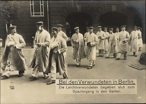 Ak Verwundete deutsche Soldaten in Berlin, Leichtverwundete, I WK