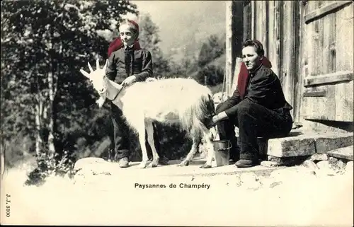 Ak Champéry Kt. Wallis, Paysannes, Zwei Bäuerinnen in Trachten, Ziege