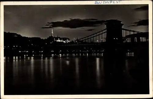 Ak Budapest Ungarn, Panorama, Abendbeleuchtung, Brücke