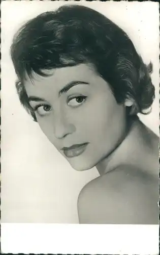 Ak Schauspielerin Annie Girardot, Portrait