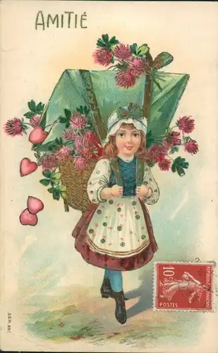 Präge Ak Mädchen trägt Korb mit Blumen, Brief, Herzen, Kitsch