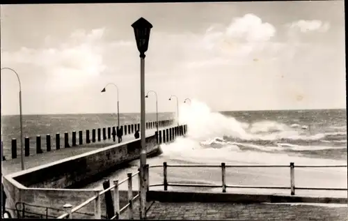 Ak Wyk auf Föhr Nordfriesland, Sturm an der Mole