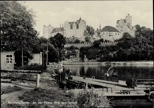 Ak Bernburg an der Saale, An der Fähre, Blick zum Schloss