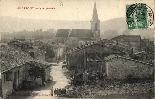 Ak Guerpont Meuthe et Moselle, Gesamtansicht, Kirche