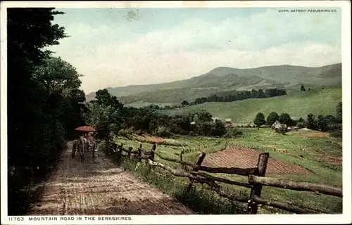 Ak Massachusetts USA, Mountain Road in den Berkshires