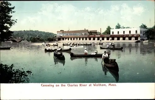 Ak Waltham Massachusetts USA, Kanufahren auf dem Charles River