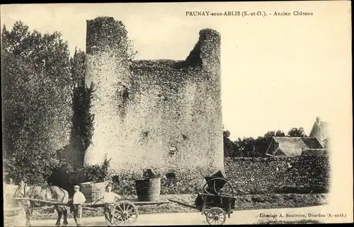 Ak Prunay sous Ablis Yvelines, Ancien Chateau, Pferdefuhrwerk