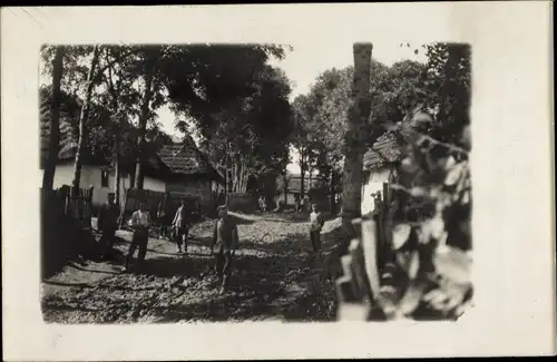 Foto Ak Kabarowce Ukraine, Deutsche Soldaten in Uniformen, I WK