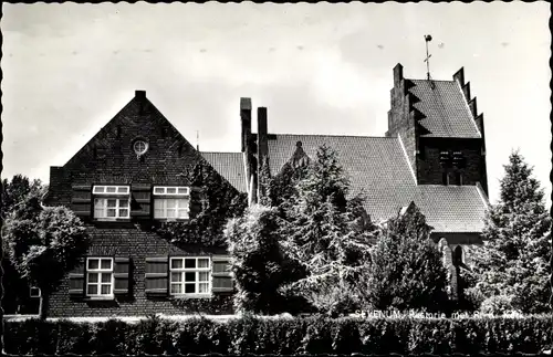 Ak Sevenum Limburg Niederlande, Pastorie met R. K. Kerk