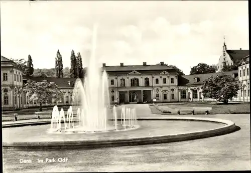 Ak Gera in Thüringen, Im Park OdF, Orangerie, Springbrunnen