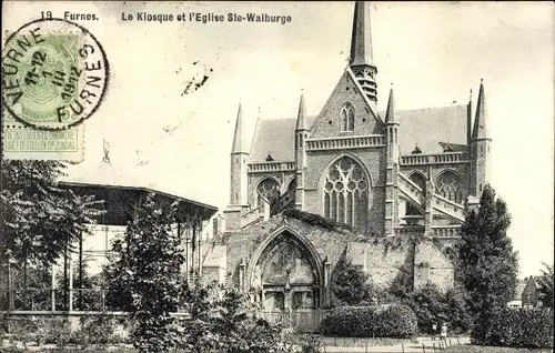 Ak Furnes Veurne Westflandern, Le Klosque et l'Eglise Ste. Walburge