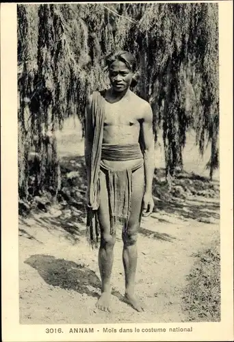 Ak Annam Vietnam, Monat in Nationaltracht