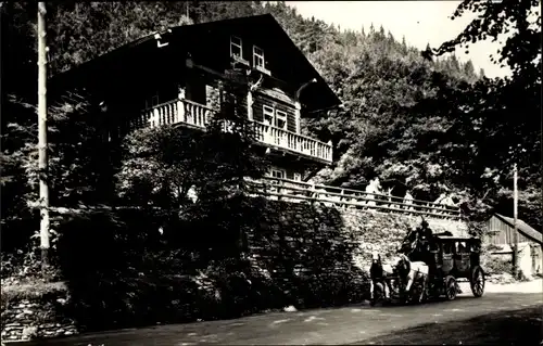 Ak Schwarzburg in Thüringen, Schweizerhaus, HO-Gaststätte, Postkutsche