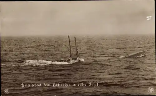 Ak Deutsches Unterseeboot, U-Boot beim Auftauchen in voller Fahrt, Kaiserliche Marine, NPG, GLK