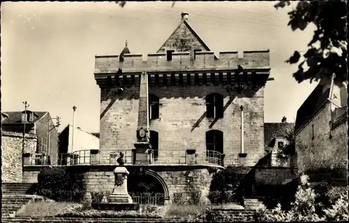 Ak Clermont Oise, Rathaus und die Statue von Cassini