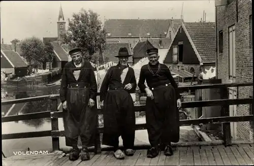 Ak Volendam Nordholland Niederlande, Männer in niederländischen Trachten