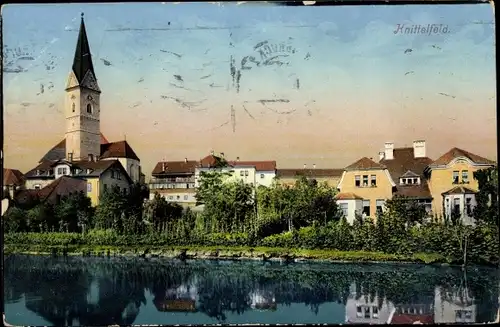 Ak Knittelfeld Steiermark, Kirche und Wohnhäuser, Uferpartie