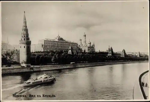 Ak Moskau Russialand, Kreml, Turm, Basilika, Moskwa, Motorboot