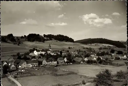 Foto Ak Eineborn in Thüringen, Gesamtansicht, Kirche