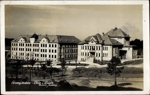 Foto Ak Červený Kostelec Rothkosteletz Reg. Königgrätz, Skola a divadlo, Schule, Theater